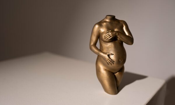 Statuette 3D de grossesse avec finition métallisée or