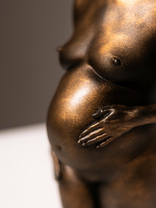 Statuette 3D de grossesse avec finition métallisée bronze
