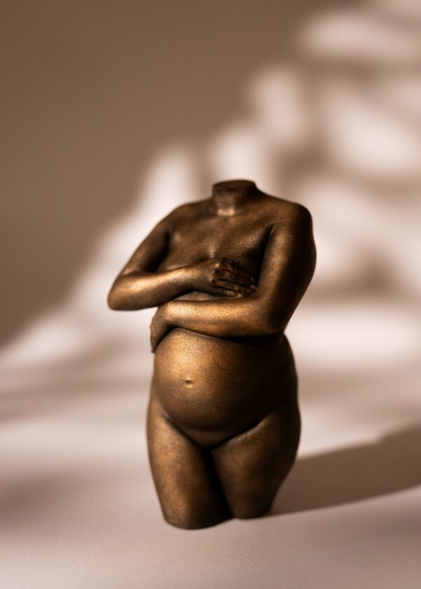 Statuette 3D de grossesse avec finition métallisée bronze