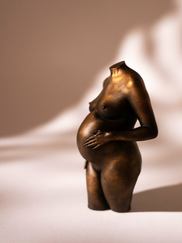 Statuette 3D de grossesse avec finition métallisée bronze
