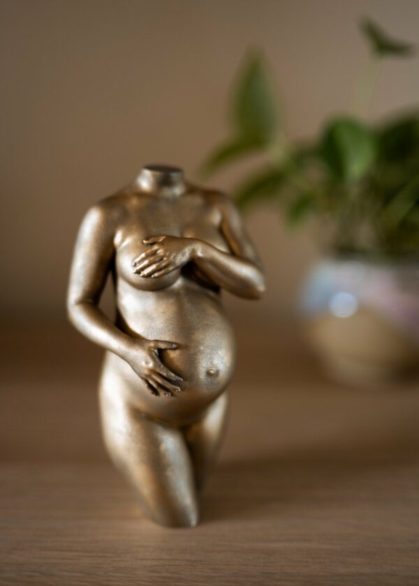 Statuette 3D de grossesse avec finition métallisée or